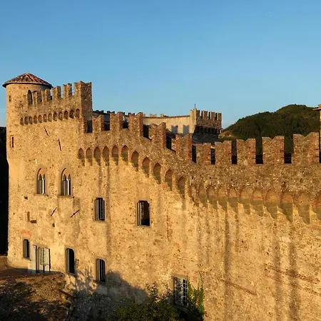 Castello Malaspina Di Guest house 2*